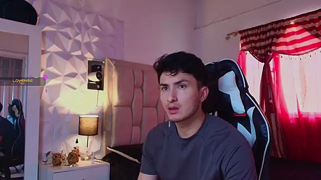 santyago taylor online show from 01/01/25, 06:49