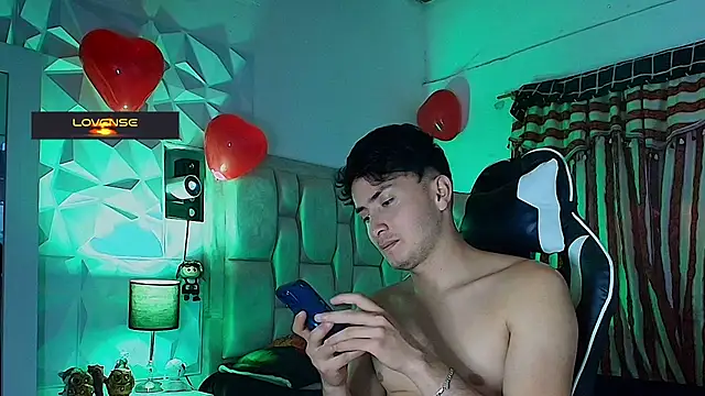 santyago taylor online show from 02/26/25, 10:09