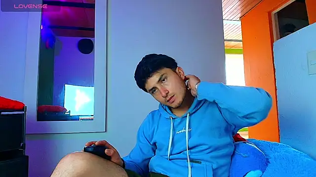 santyago taylor online show from 12/02/25, 06:47