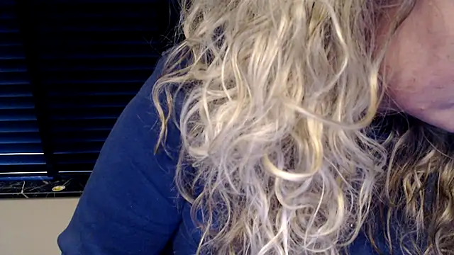 JenniLowen online show from 02/10/25, 01:55