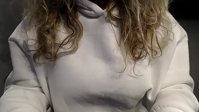 JenniLowen online show from 02/17/25, 04:04