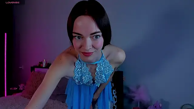 Undertheskin online show from 03/22/25, 04:04