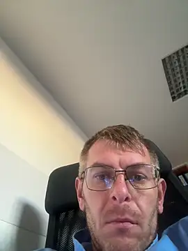 Snapshot of adrian90bi11 chatting on 05/01/26, 03:38 adrian90bi11 online show from 05/01/26, 03:38