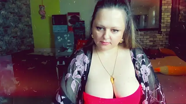 Snapshot of KlaraHoll chatting on 12/14/24, 08:45 KlaraHoll online show from 12/14/24, 08:45