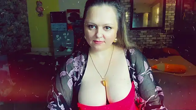 Snapshot of KlaraHoll chatting on 12/14/24, 11:50 KlaraHoll online show from 12/14/24, 11:50