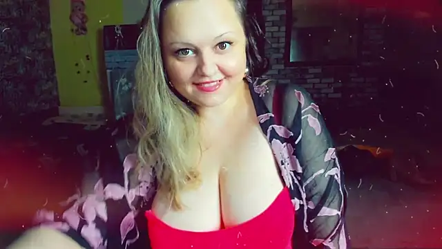 Snapshot of KlaraHoll chatting on 01/08/25, 02:57 KlaraHoll online show from 01/08/25, 02:57