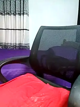 Snapshot of juliya_Les chatting on 10/23/25, 02:27 juliya Les online show from 10/23/25, 02:27