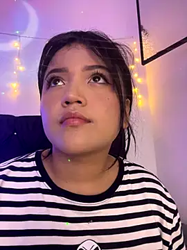 Snapshot of alisson_carolina73 chatting on 11/21/25, 11:58 alisson carolina73 online show from 11/21/25, 11:58