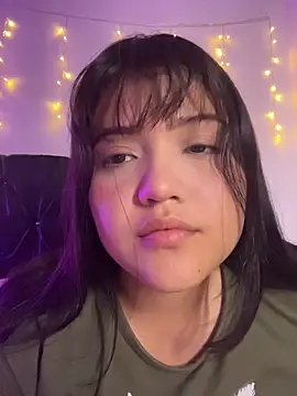 Snapshot of alisson_carolina73 chatting on 12/20/25, 02:18 alisson carolina73 online show from 12/20/25, 02:18