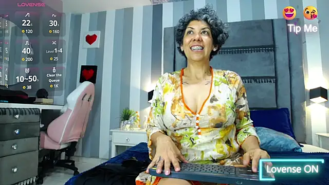 Julianewell online show from 02/06/25, 06:46