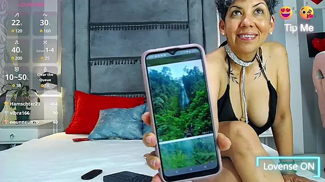 Julianewell online show from 03/05/25, 03:29