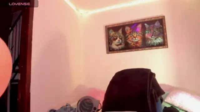 Snapshot of kiki_cavilll chatting on 03/21/26, 03:37 kiki cavilll online show from 03/21/26, 03:37