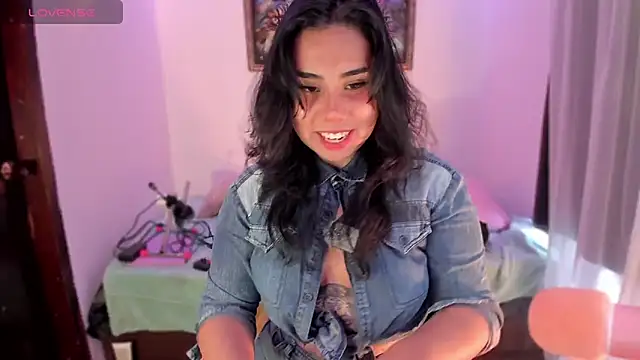 Snapshot of kiki_cavilll chatting on 04/07/26, 02:28 kiki cavilll online show from 04/07/26, 02:28