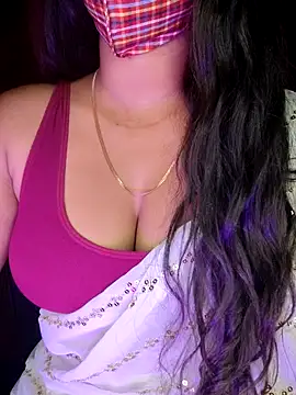 Snapshot of SexyAndHottie chatting on 03/20/25, 10:54 SexyAndHottie online show from 03/20/25, 10:54