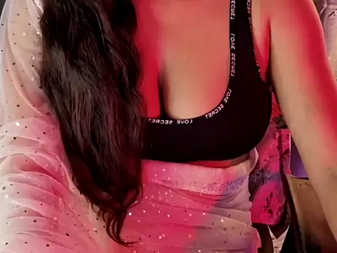 Snapshot of SexyAndHottie chatting on 11/02/25, 02:41 SexyAndHottie online show from 11/02/25, 02:41