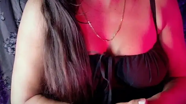 Snapshot of SexyAndHottie chatting on 05/27/26, 04:04 SexyAndHottie online show from 05/27/26, 04:04