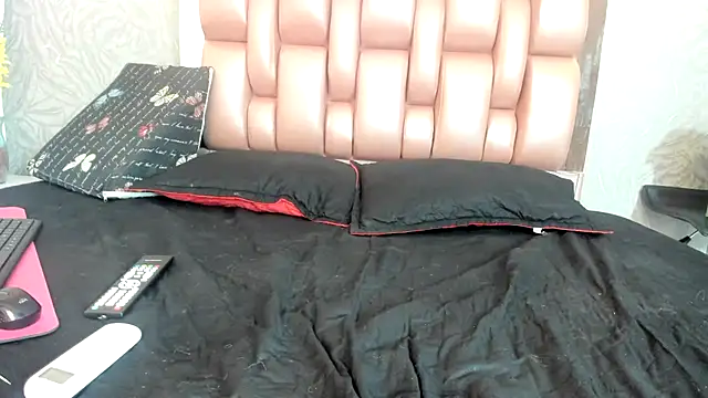 KOURTNEY-- online show from 11/15/25, 02:09