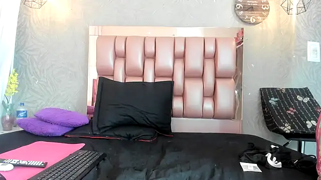 KOURTNEY-- online show from 11/23/25, 06:30