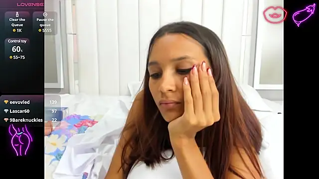 Snapshot of Carohorny4u chatting on 02/17/25, 06:04 Carohorny4u online show from 02/17/25, 06:04