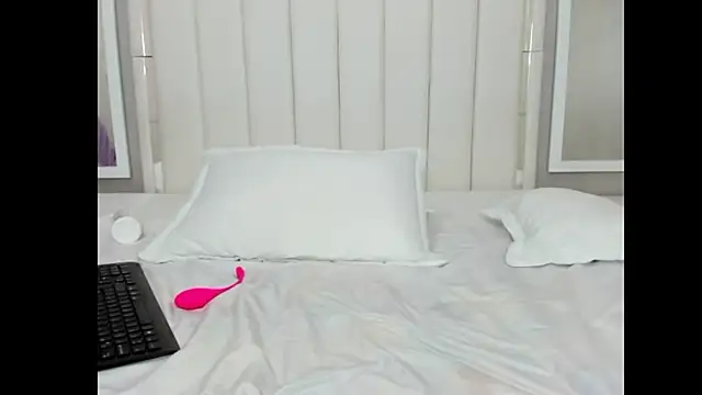 Snapshot of Carohorny4u chatting on 02/25/25, 03:16 Carohorny4u online show from 02/25/25, 03:16