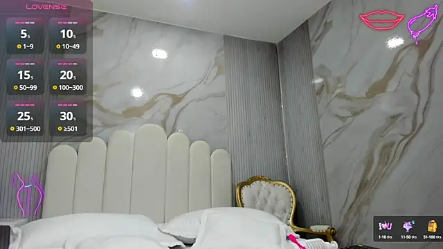 Snapshot of Carohorny4u chatting on 03/08/25, 08:44 Carohorny4u online show from 03/08/25, 08:44