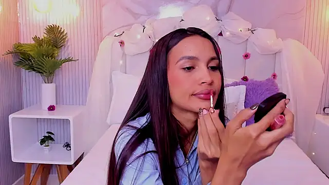 Snapshot of Carohorny4u chatting on 09/19/25, 12:28 Carohorny4u online show from 09/19/25, 12:28