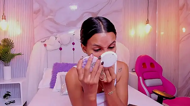 Snapshot of Carohorny4u chatting on 09/21/25, 12:29 Carohorny4u online show from 09/21/25, 12:29