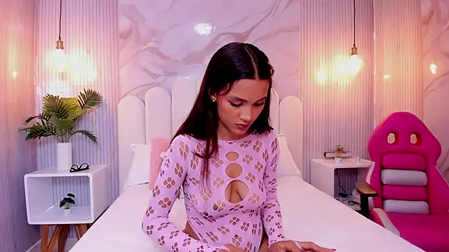 Snapshot of Carohorny4u chatting on 09/29/25, 01:16 Carohorny4u online show from 09/29/25, 01:16