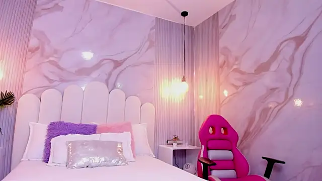 Snapshot of Carohorny4u chatting on 10/04/25, 12:14 Carohorny4u online show from 10/04/25, 12:14