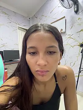 Snapshot of Carohorny4u chatting on 12/17/25, 11:27 Carohorny4u online show from 12/17/25, 11:27