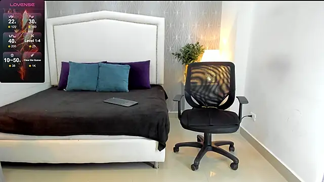 Snapshot of _Peach1_ chatting on 01/29/25, 01:17  Peach1  online show from 01/29/25, 01:17