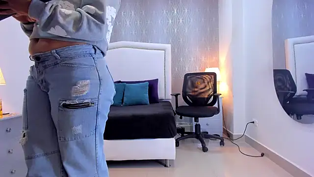 Snapshot of _Peach1_ chatting on 09/29/25, 02:55  Peach1  online show from 09/29/25, 02:55