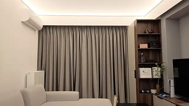 Snapshot of IrisNoire chatting on 12/18/25, 08:48 IrisNoire online show from 12/18/25, 08:48