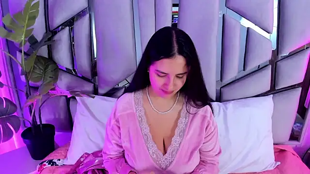 Snapshot of paulette_dupont chatting on 09/19/25, 12:34 paulette dupont online show from 09/19/25, 12:34