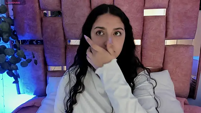 Snapshot of paulette_dupont chatting on 09/24/25, 03:54 paulette dupont online show from 09/24/25, 03:54