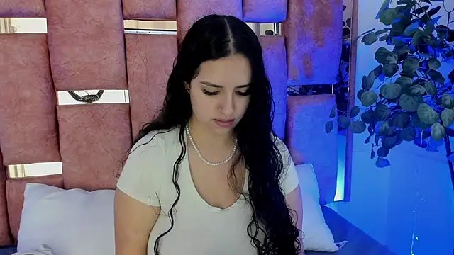 Snapshot of paulette_dupont chatting on 10/19/25, 03:18 paulette dupont online show from 10/19/25, 03:18