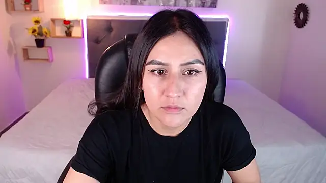 mia aira online show from 12/12/24, 08:32