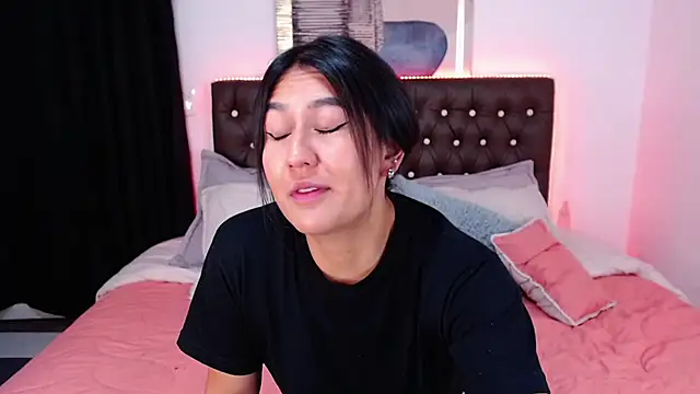 mia aira online show from 03/17/25, 08:40