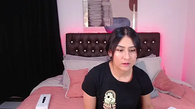 mia aira online show from 03/18/25, 08:26