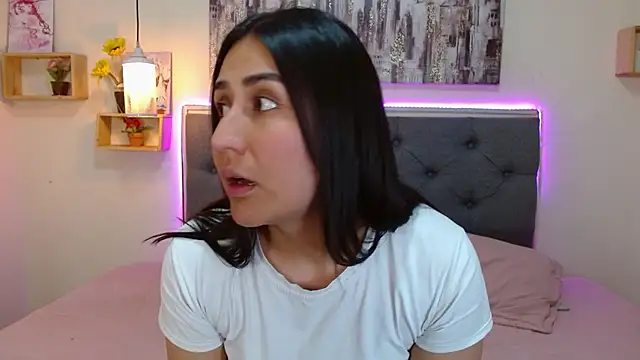 mia aira online show from 09/17/25, 03:35