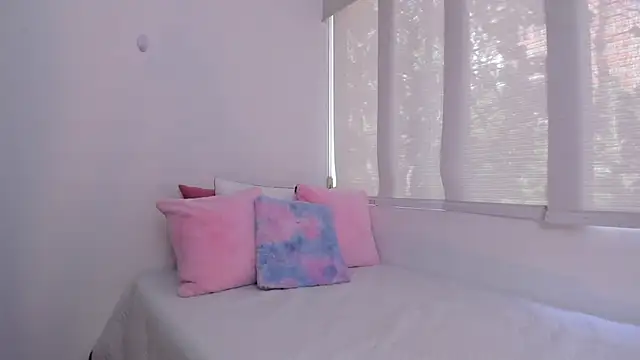 Snapshot of Brisa_blue chatting on 01/14/25, 04:18 Brisa blue online show from 01/14/25, 04:18