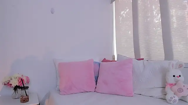 Snapshot of Brisa_blue chatting on 02/19/25, 07:16 Brisa blue online show from 02/19/25, 07:16