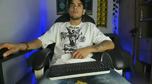 Snapshot of mikee_scooth chatting on 01/06/25, 04:26 mikee scooth online show from 01/06/25, 04:26