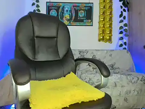 Snapshot of mikee_scooth chatting on 01/18/25, 02:03 mikee scooth online show from 01/18/25, 02:03