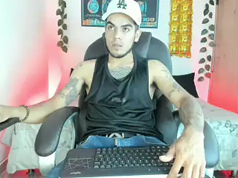 Snapshot of mikee_scooth chatting on 02/09/25, 03:43 mikee scooth online show from 02/09/25, 03:43