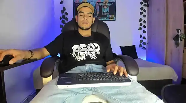 Snapshot of mikee_scooth chatting on 03/08/25, 09:50 mikee scooth online show from 03/08/25, 09:50