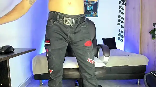 Snapshot of mikee_scooth chatting on 03/12/25, 03:13 mikee scooth online show from 03/12/25, 03:13