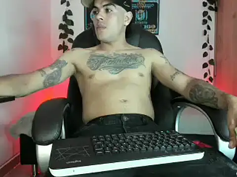 Snapshot of mikee_scooth chatting on 03/23/25, 12:36 mikee scooth online show from 03/23/25, 12:36