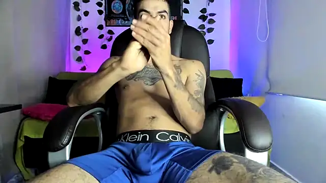 Snapshot of mikee_scooth chatting on 10/02/25, 04:58 mikee scooth online show from 10/02/25, 04:58