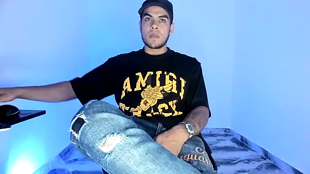 Snapshot of mikee_scooth chatting on 11/11/25, 10:32 mikee scooth online show from 11/11/25, 10:32